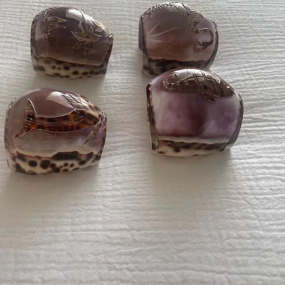 Unique Tiger Cowrie set of 4 napkin rings Palms, seahorse, dolphin and bird - Picture 9 of 11